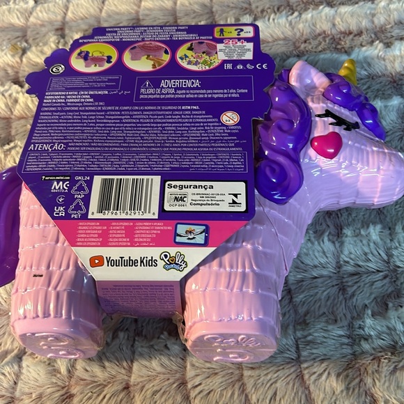 Polly Pocket 2-in-1 Travel Toy Playset, Unicorn Toy with 2 Dolls & 25 Surprise - Picture 3 of 3